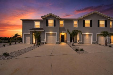 Townhouse in Wesley Chapel, Florida 3 bedrooms, 155.43 sq.m. № 2231530