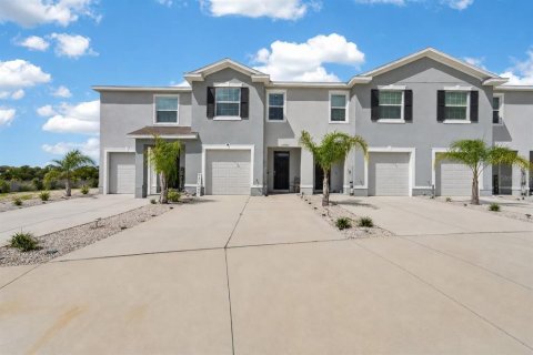 Townhouse in Wesley Chapel, Florida 3 bedrooms, 155.43 sq.m. № 2231530 - photo 2