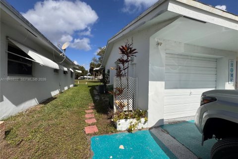 Villa ou maison à vendre à Tamarac, Floride: 2 chambres, 102.38 m2 № 2008655 - photo 3