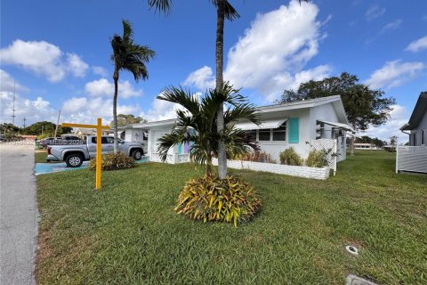 Villa ou maison à vendre à Tamarac, Floride: 2 chambres, 102.38 m2 № 2008655 - photo 2