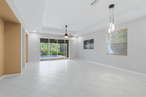 House in Port Charlotte, Florida 3 bedrooms, 164.72 sq.m. № 2204906 - photo 8