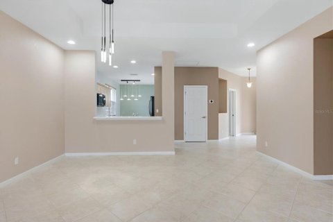 House in Port Charlotte, Florida 3 bedrooms, 164.72 sq.m. № 2204906 - photo 5