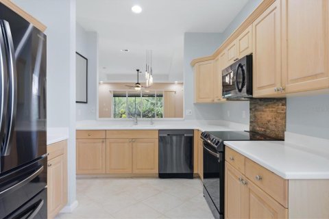 House in Port Charlotte, Florida 3 bedrooms, 164.72 sq.m. № 2204906 - photo 6