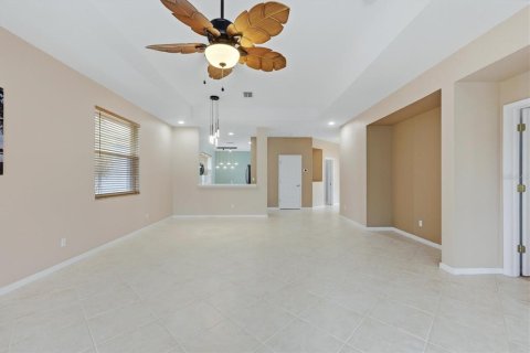 House in Port Charlotte, Florida 3 bedrooms, 164.72 sq.m. № 2204906 - photo 10