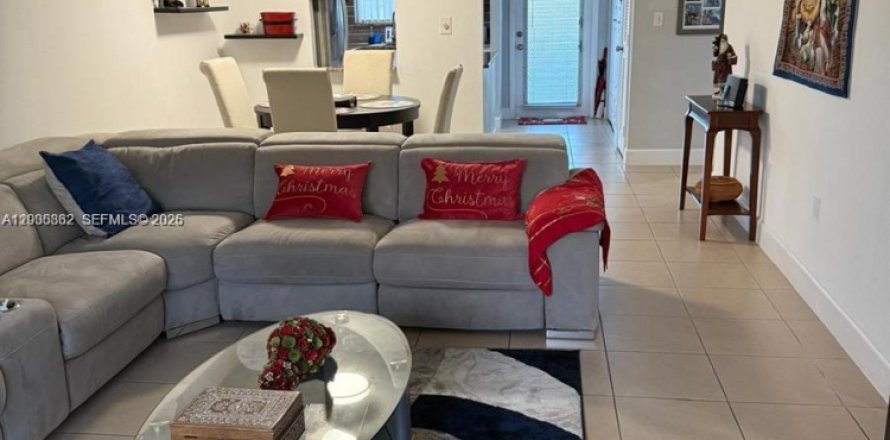 Condominio en Sunrise, Florida, 2 dormitorios № 2153910