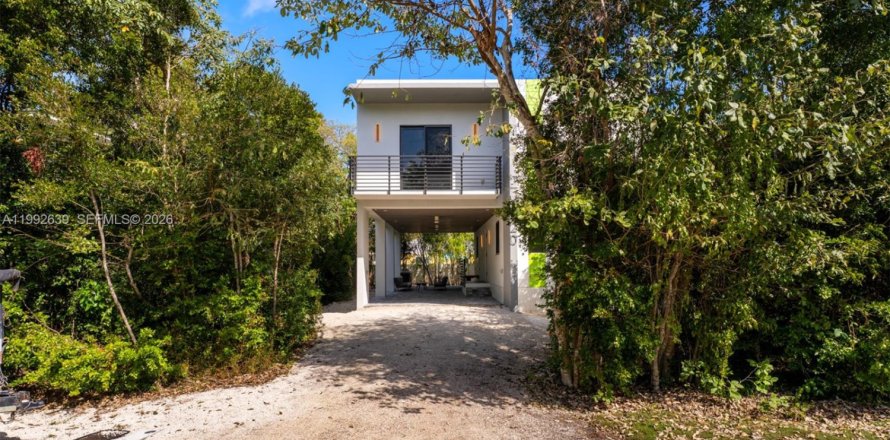 Casa en Key Largo, Florida 5 dormitorios, 197.79 m2 № 2056667