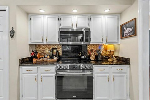 House in Lakeland, Florida 4 bedrooms, 340.12 sq.m. № 2316793 - photo 29