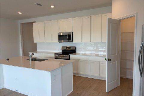 Casa en alquiler en Kissimmee, Florida, 3 dormitorios, 169.55 m2 № 2102879 - foto 5