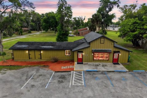 Propiedad comercial en DeLand, Florida 318.65 m2 № 2157230