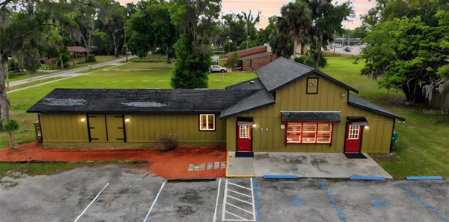 Propiedad comercial en DeLand, Florida 318.65 m2 № 2157230