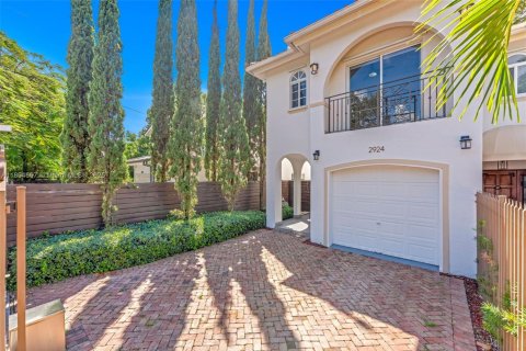 Купить таунхаус в Майами, Флорида 3 спальни, 265.7м2, № 1947229 - фото 3