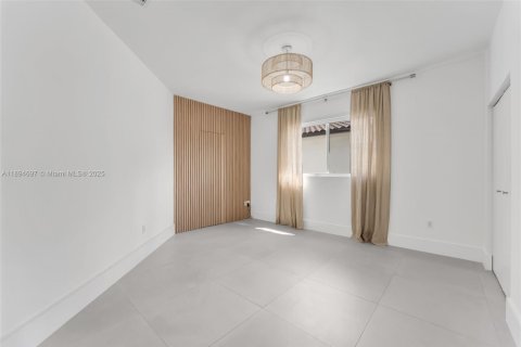 Купить таунхаус в Майами, Флорида 3 спальни, 265.7м2, № 1947229 - фото 26