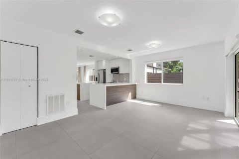 Купить таунхаус в Майами, Флорида 3 спальни, 265.7м2, № 1947229 - фото 9