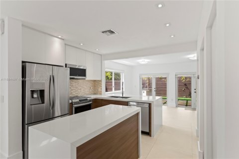 Купить таунхаус в Майами, Флорида 3 спальни, 265.7м2, № 1947229 - фото 8