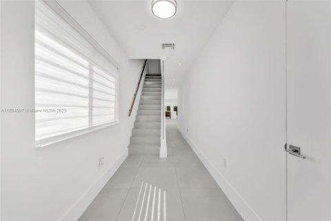 Купить таунхаус в Майами, Флорида 3 спальни, 265.7м2, № 1947229 - фото 18