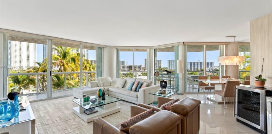 Condo in Sunny Isles Beach, Florida, 2 bedrooms № 1828765