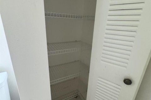 Touwnhouse à louer à Miami, Floride: 2 chambres, 120.77 m2 № 2146531 - photo 9