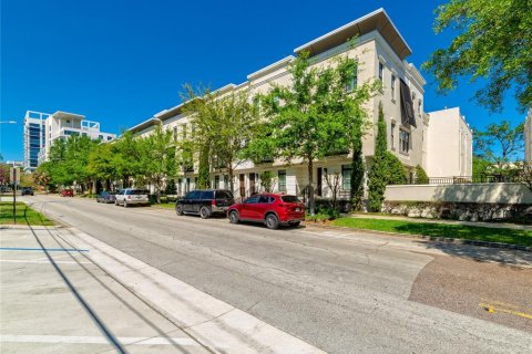 Townhouse in Orlando, Florida 3 bedrooms, 183.2 sq.m. № 2198360 - photo 4