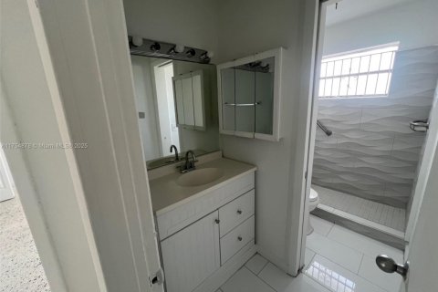 Casa en alquiler en Hialeah, Florida, 2 dormitorios, 78.97 m2 № 1978586 - foto 4
