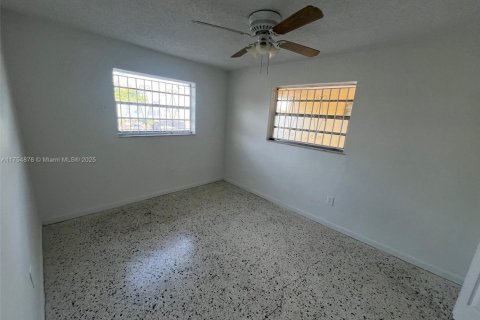 Casa en alquiler en Hialeah, Florida, 2 dormitorios, 78.97 m2 № 1978586 - foto 6