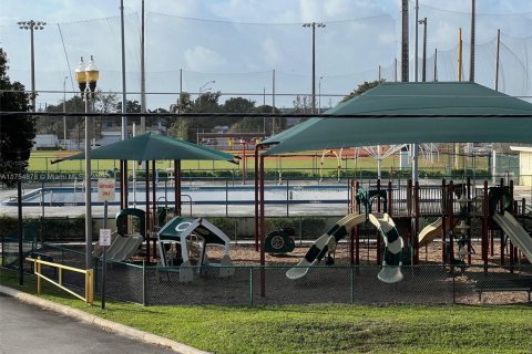 Casa en alquiler en Hialeah, Florida, 2 dormitorios, 78.97 m2 № 1978586 - foto 9