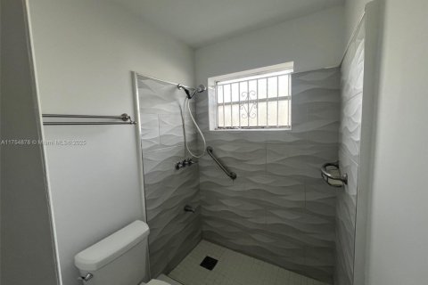 Casa en alquiler en Hialeah, Florida, 2 dormitorios, 78.97 m2 № 1978586 - foto 5