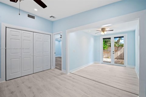 Townhouse in Miami, Florida 2 bedrooms, 115.76 sq.m. № 1952602 - photo 11