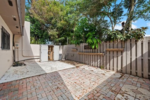 Townhouse in Miami, Florida 2 bedrooms, 115.76 sq.m. № 1952602 - photo 21
