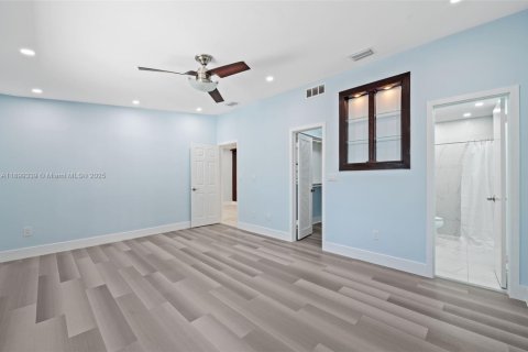 Townhouse in Miami, Florida 2 bedrooms, 115.76 sq.m. № 1952602 - photo 14