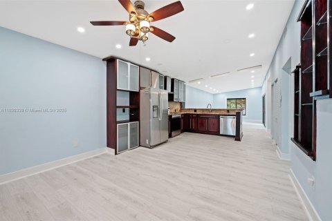 Townhouse in Miami, Florida 2 bedrooms, 115.76 sq.m. № 1952602 - photo 6