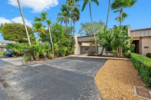 Townhouse in Miami, Florida 2 bedrooms, 115.76 sq.m. № 1952602 - photo 22