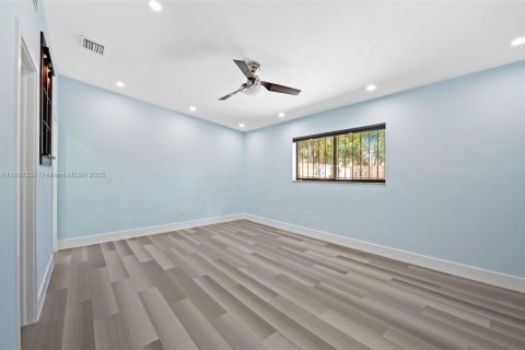 Townhouse in Miami, Florida 2 bedrooms, 115.76 sq.m. № 1952602 - photo 15