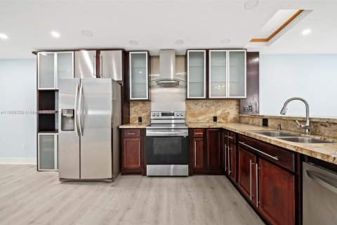 Townhouse in Miami, Florida 2 bedrooms, 115.76 sq.m. № 1952602 - photo 7