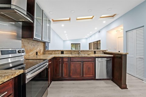Townhouse in Miami, Florida 2 bedrooms, 115.76 sq.m. № 1952602 - photo 8