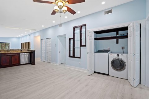 Townhouse in Miami, Florida 2 bedrooms, 115.76 sq.m. № 1952602 - photo 9