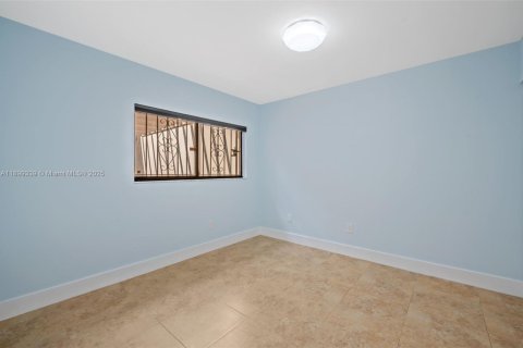 Townhouse in Miami, Florida 2 bedrooms, 115.76 sq.m. № 1952602 - photo 17