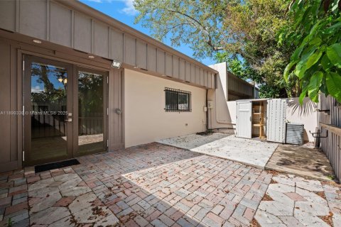 Townhouse in Miami, Florida 2 bedrooms, 115.76 sq.m. № 1952602 - photo 19