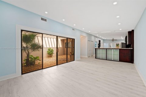 Townhouse in Miami, Florida 2 bedrooms, 115.76 sq.m. № 1952602 - photo 4