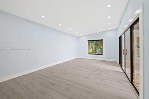 Townhouse in Miami, Florida 2 bedrooms, 115.76 sq.m. № 1952602 - photo 3