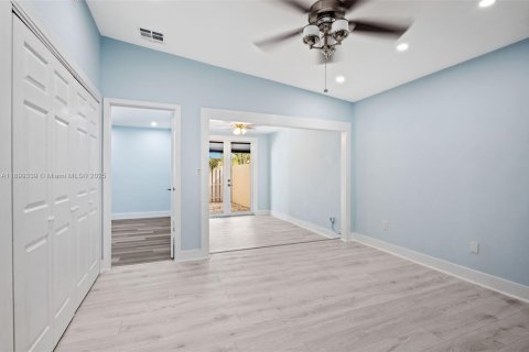 Townhouse in Miami, Florida 2 bedrooms, 115.76 sq.m. № 1952602 - photo 10