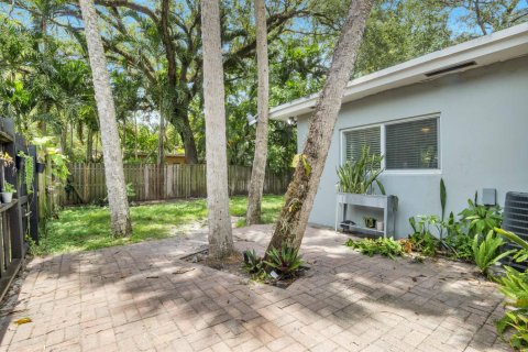 Commercial property in Fort Lauderdale, Florida 222.5 sq.m. № 2083863 - photo 14