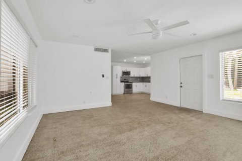 Commercial property in Fort Lauderdale, Florida 222.5 sq.m. № 2083863 - photo 13