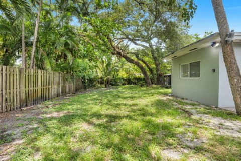 Commercial property in Fort Lauderdale, Florida 222.5 sq.m. № 2083863 - photo 16