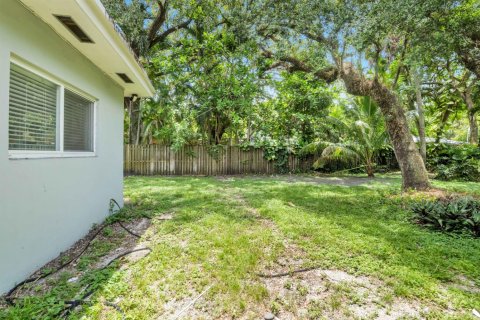 Commercial property in Fort Lauderdale, Florida 222.5 sq.m. № 2083863 - photo 17