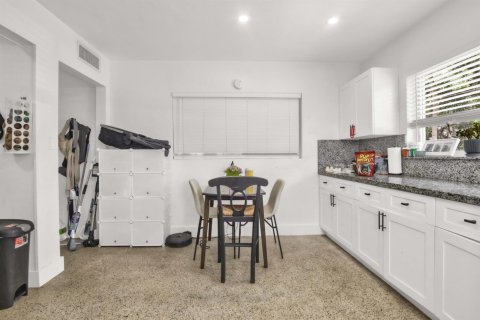 Commercial property in Fort Lauderdale, Florida 222.5 sq.m. № 2083863 - photo 24