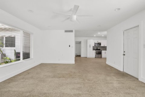 Commercial property in Fort Lauderdale, Florida 222.5 sq.m. № 2083863 - photo 5