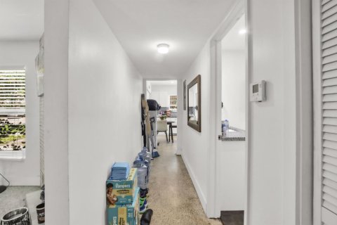 Commercial property in Fort Lauderdale, Florida 222.5 sq.m. № 2083863 - photo 22