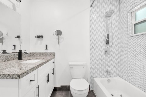 Commercial property in Fort Lauderdale, Florida 222.5 sq.m. № 2083863 - photo 7