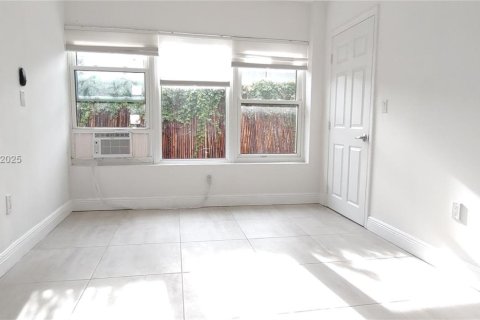 Villa ou maison à louer à Miami, Floride: 1 chambre, 140.38 m2 № 1923105 - photo 10