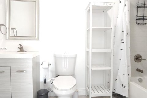 Villa ou maison à louer à Miami, Floride: 1 chambre, 140.38 m2 № 1923105 - photo 6